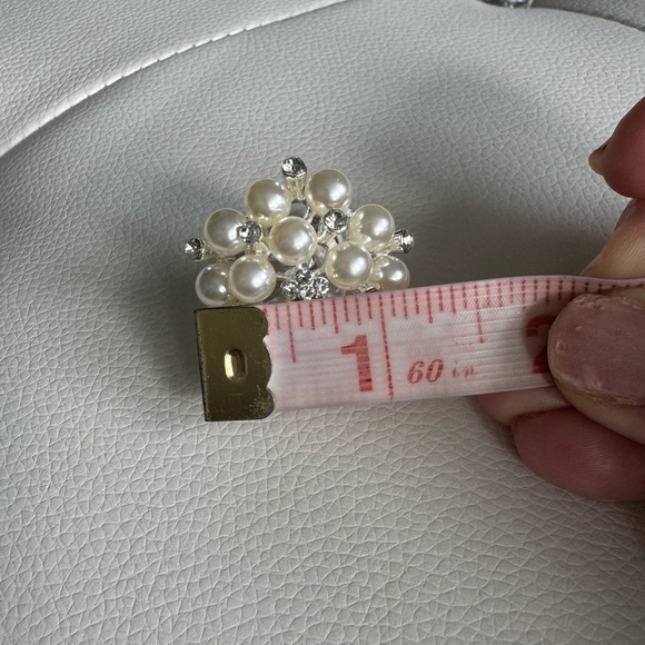 Pearl and Rhinestone Cluster Statement Adjustable Silver ring Bridal New - Picture 8 of 8